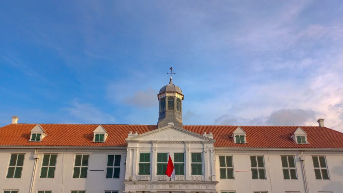 Explore the iconic Fatahillah Museum's colonial architecture in Jakarta, Indonesia.